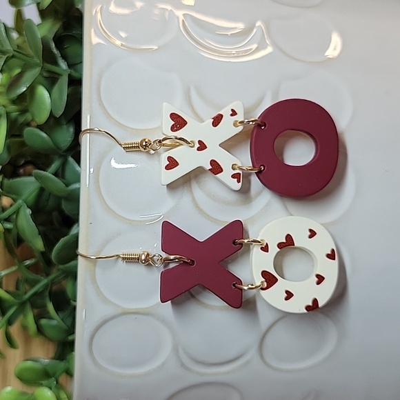 KISS AND HUG HINGED DROP EARRINGS - Picture 4 of 5